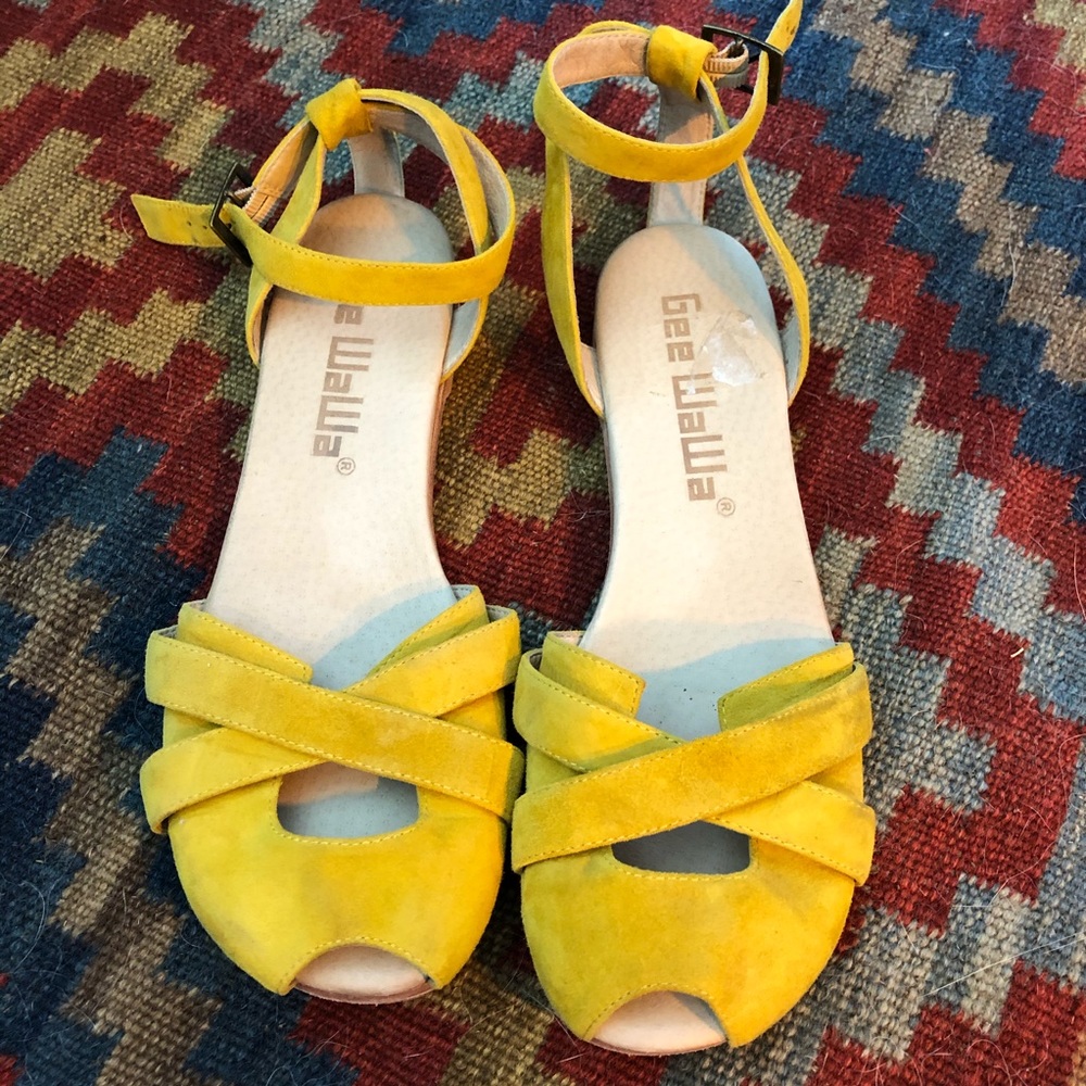 Gee Wawa sandals yellow Anthropologie Size  9